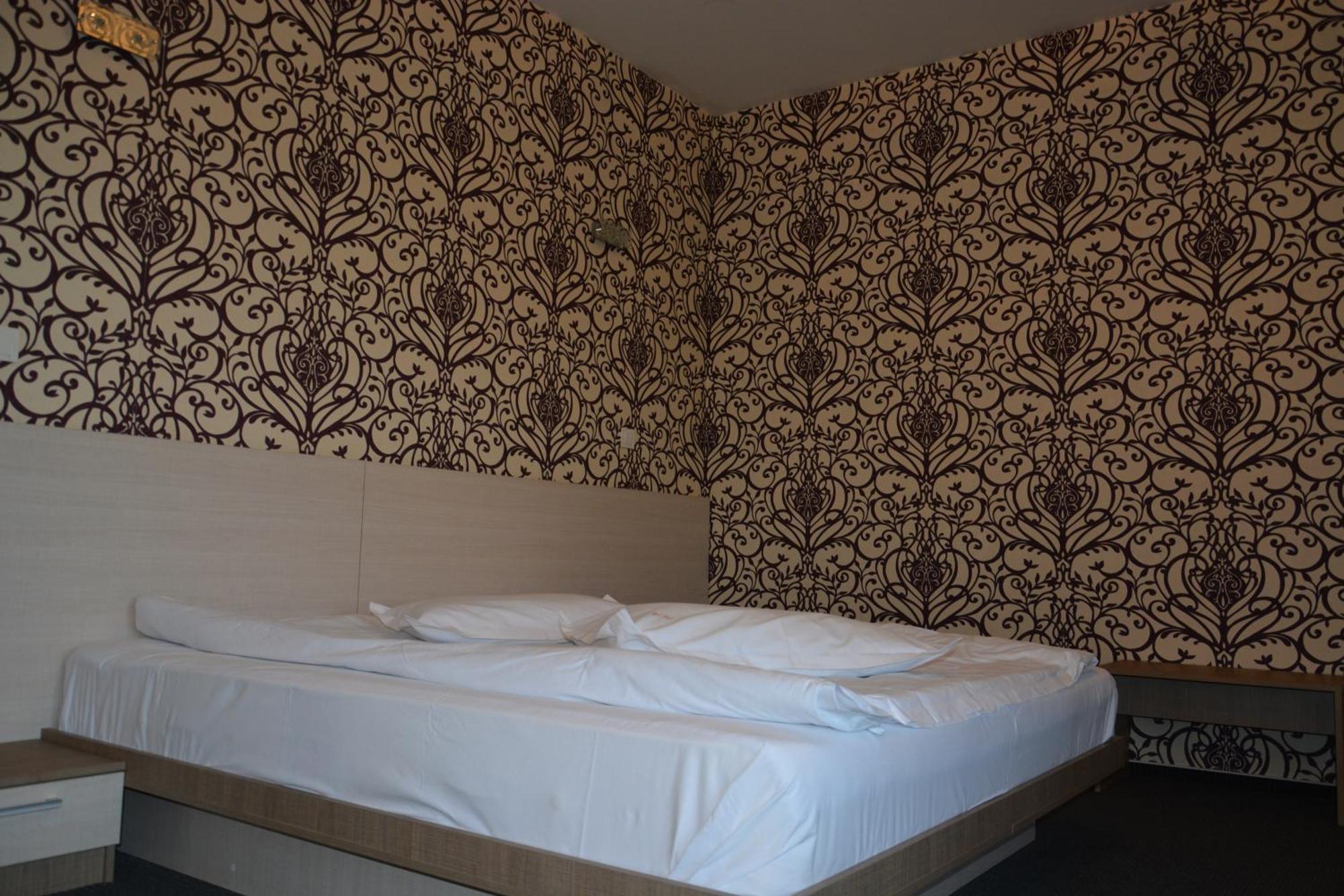 Albert Hotel Ploieşti Habitación foto