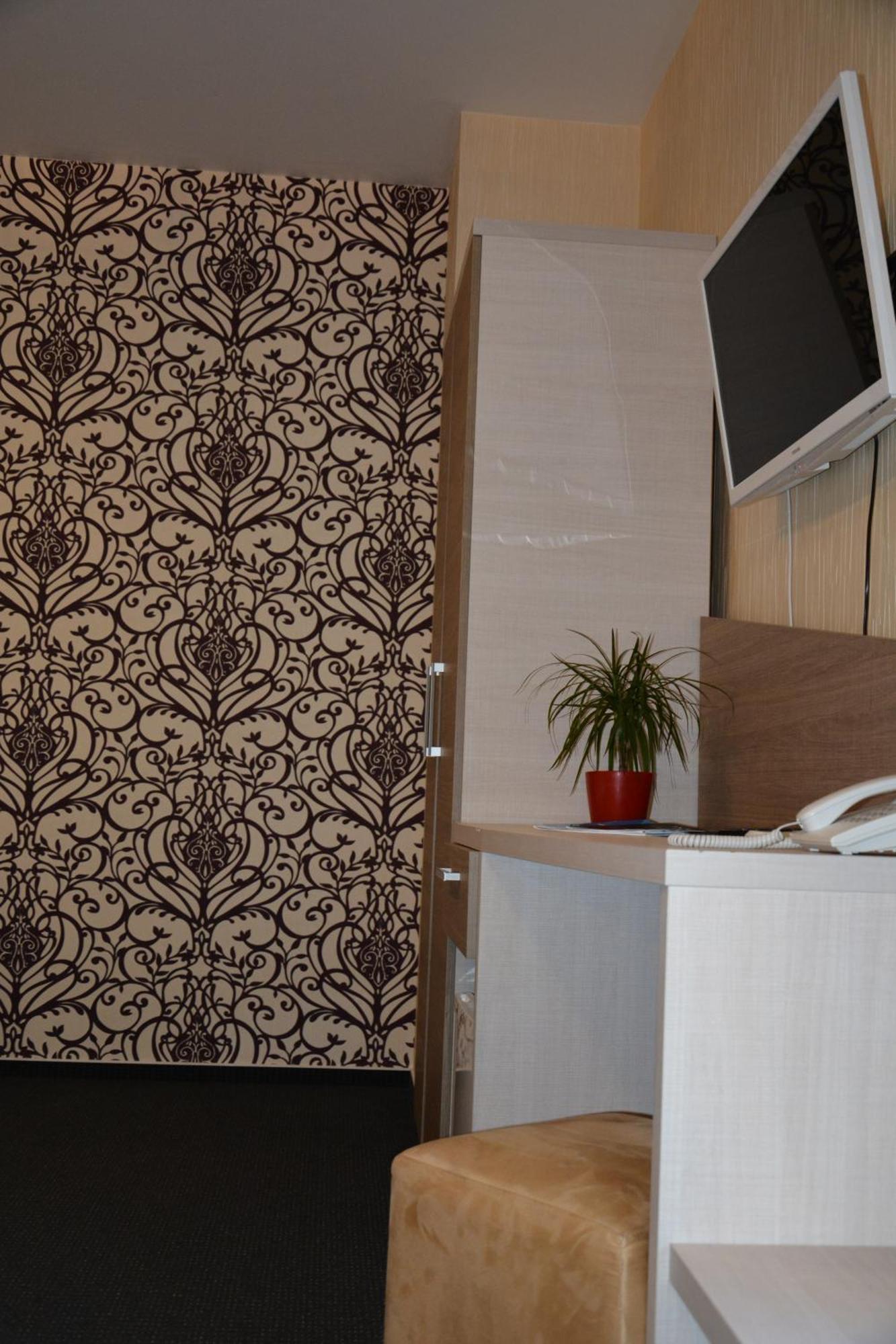 Albert Hotel Ploieşti Habitación foto